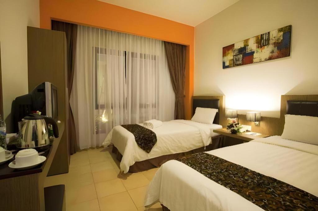 Grand Malioboro Yogyakarta Hotel Bagian luar foto