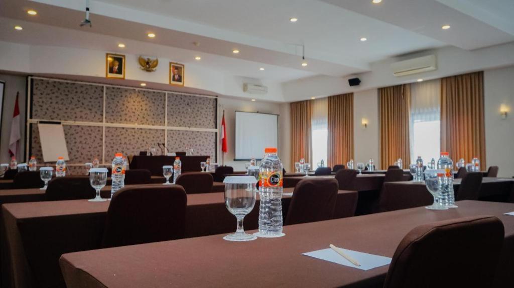 Grand Malioboro Yogyakarta Hotel Bagian luar foto