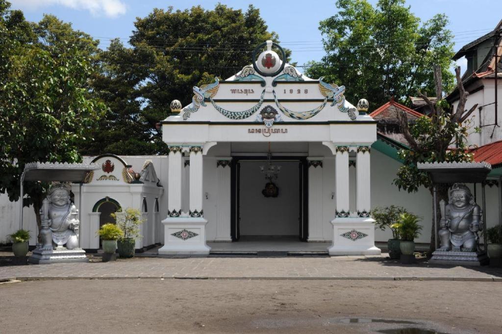 Grand Malioboro Yogyakarta Hotel Bagian luar foto