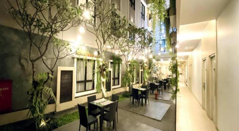 Grand Malioboro Yogyakarta Hotel Bagian luar foto