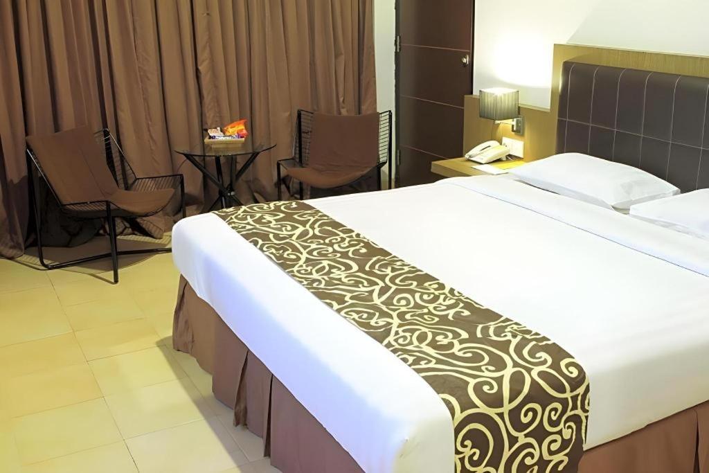 Grand Malioboro Yogyakarta Hotel Bagian luar foto