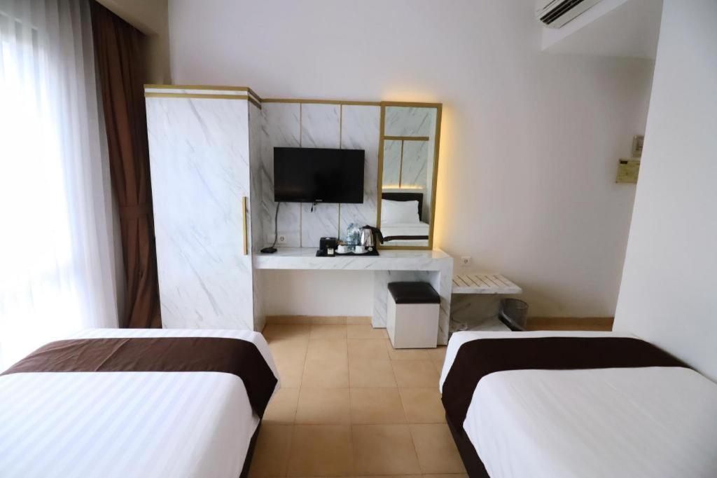 Grand Malioboro Yogyakarta Hotel Bagian luar foto