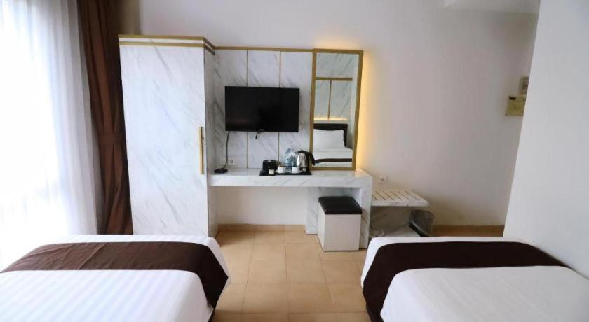 Grand Malioboro Yogyakarta Hotel Bagian luar foto